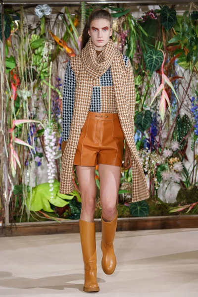 Look 30